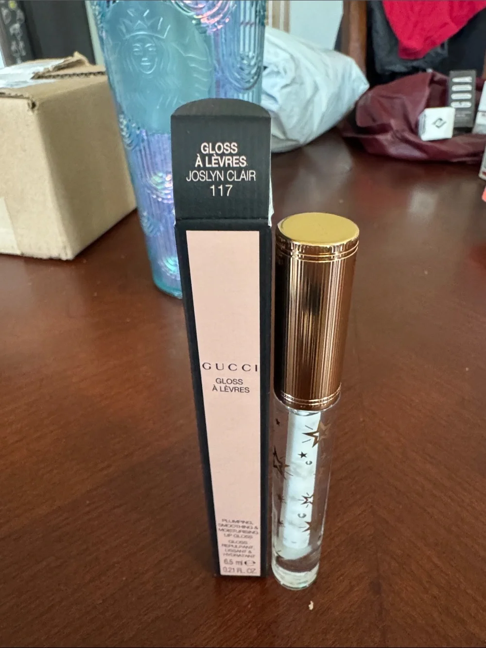 Gucci Gloss à Lèvres is a sheer lip gloss that provides an instant
